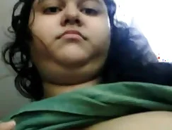 Desi beauty Shamiya shows off her huge natural boobs in a steamy video at beautyparlour